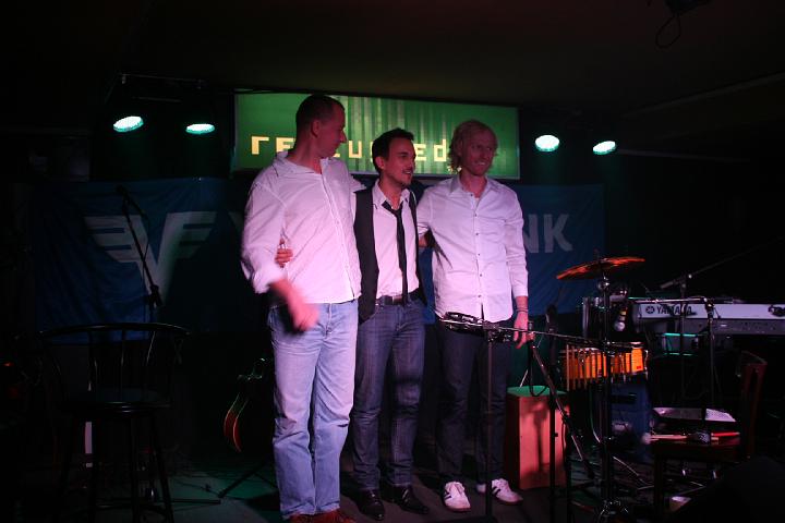 2008-11-28 M3_live at replugged 207.jpg